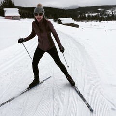 Erika Carter skiing